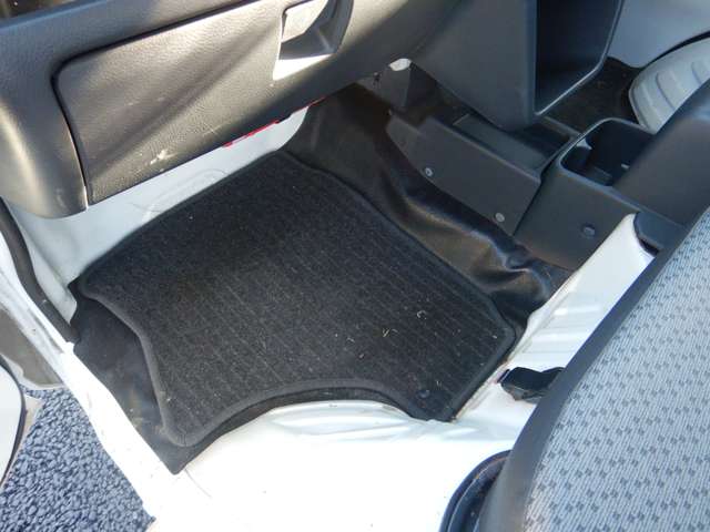 UZ0048511666_30_001.jpg