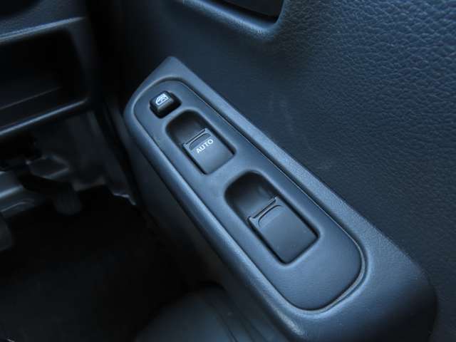 UZ0047966662_51_001.jpg
