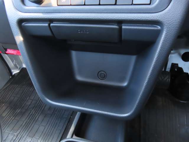 UZ0047966662_54_001.jpg