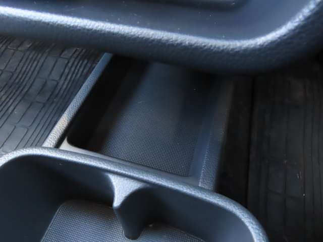 UZ0047966662_56_001.jpg