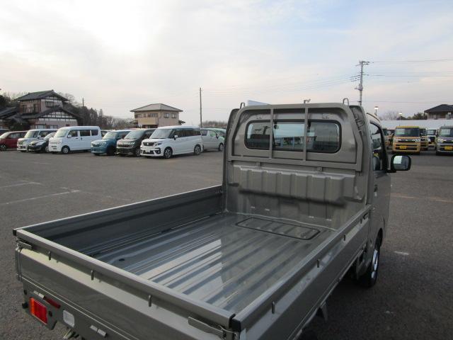 UZ0048177046_19_003.jpg
