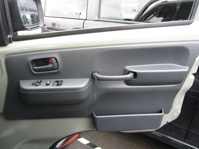 UZ0048487242_31_001.jpg