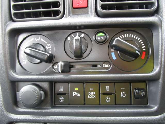 UZ0048487242_43_001.jpg