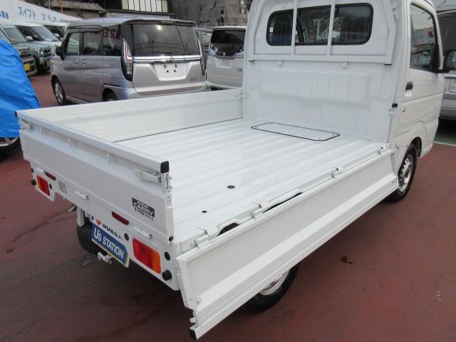 UZ0048048340_18_001.jpg