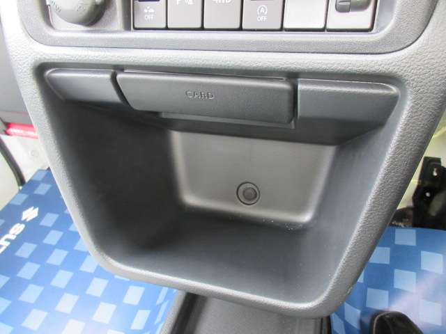 UZ0048048340_40_001.jpg