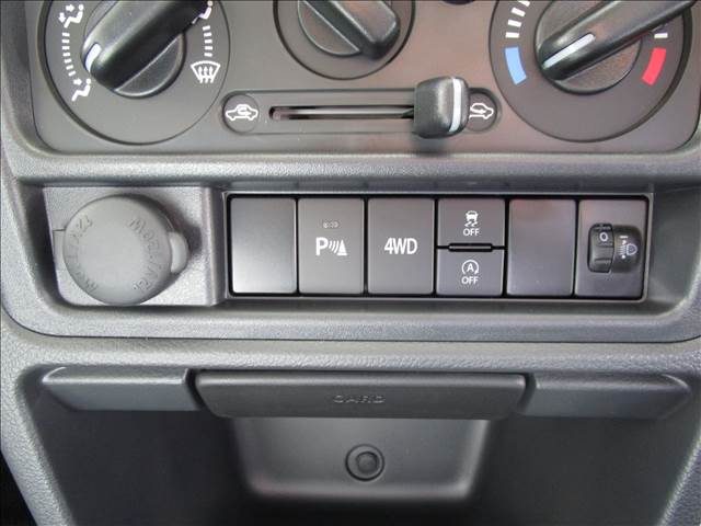 UZ0047298670_7_003.jpg