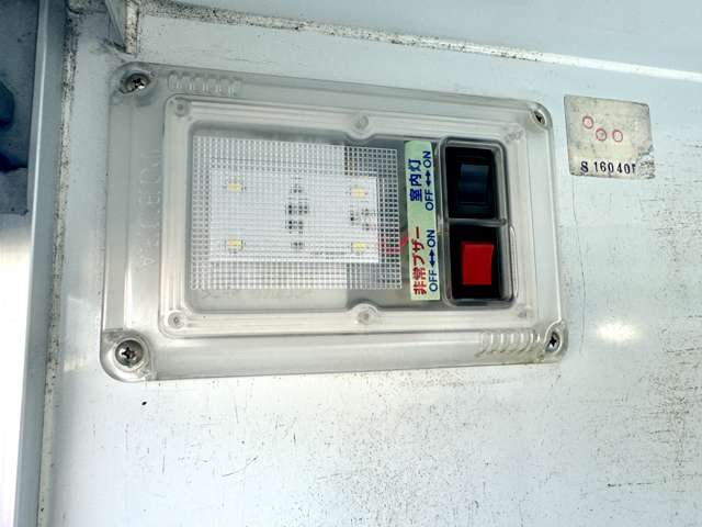 U00047265813_62_001.jpg