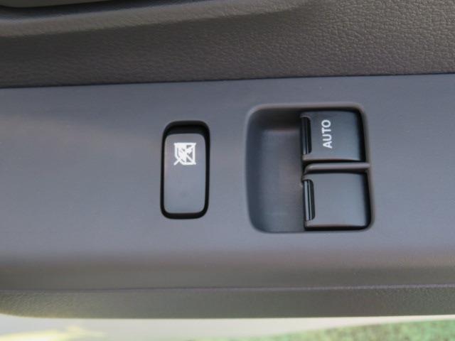 UJ0048015240_11_001.jpg