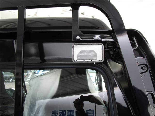 UZ0047649478_17_003.jpg