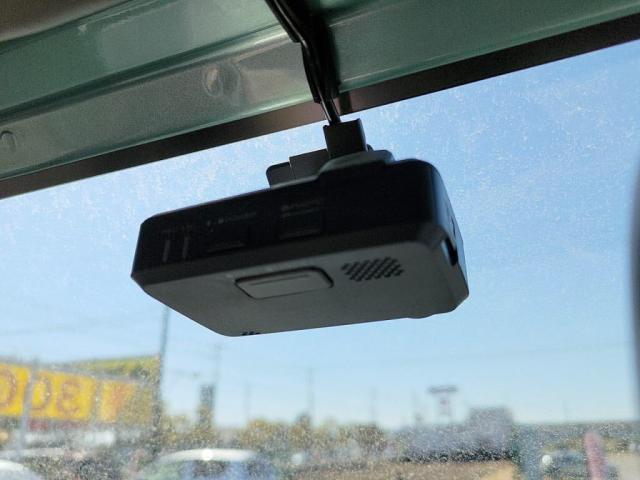 UZ0048112529_18_001.jpg