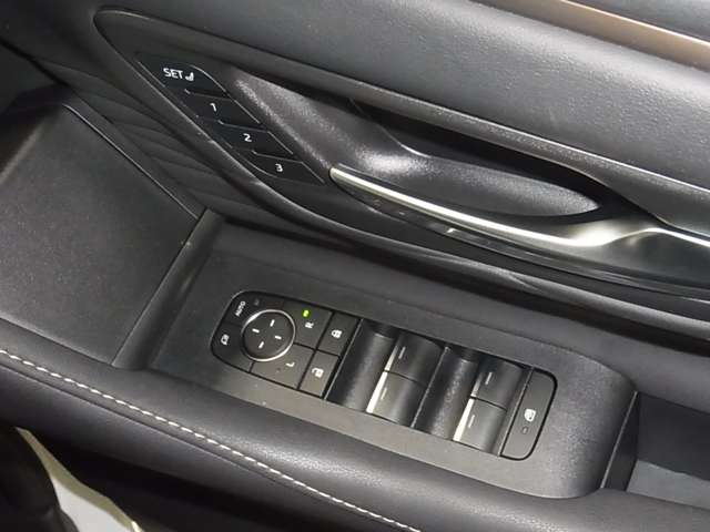 UZ0048089310_56_001.jpg