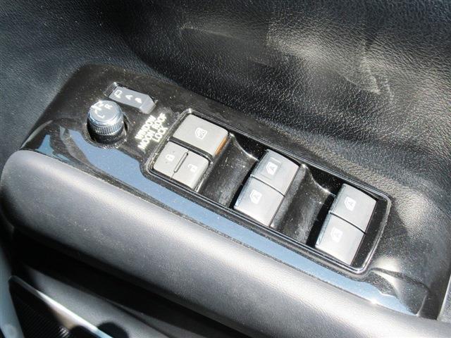 UJ0048376264_53_001.jpg