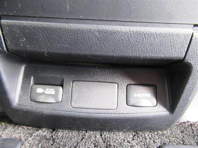 UJ0048568218_15_001.jpg