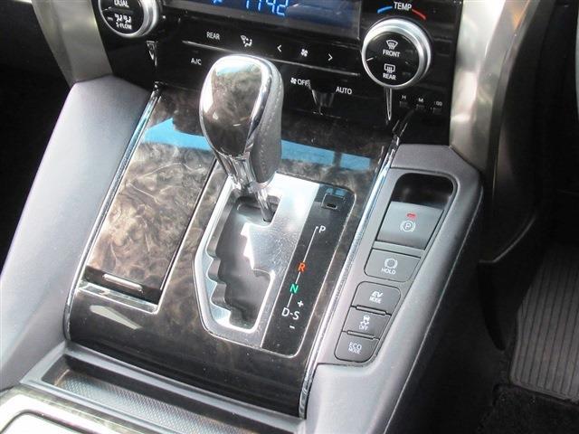 UJ0048568218_40_001.jpg