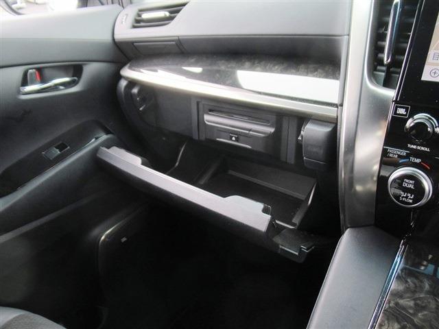 UJ0048568218_42_001.jpg