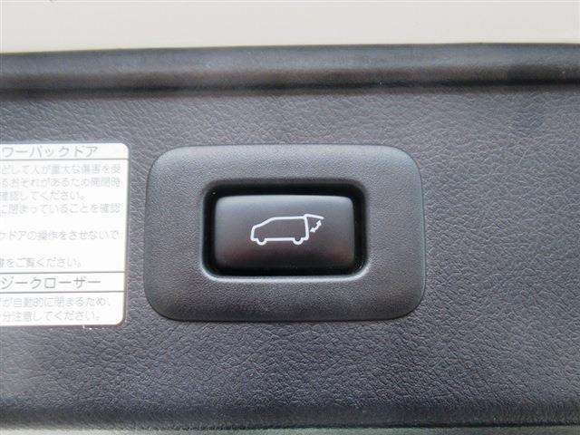 UJ0048567528_18_001.jpg