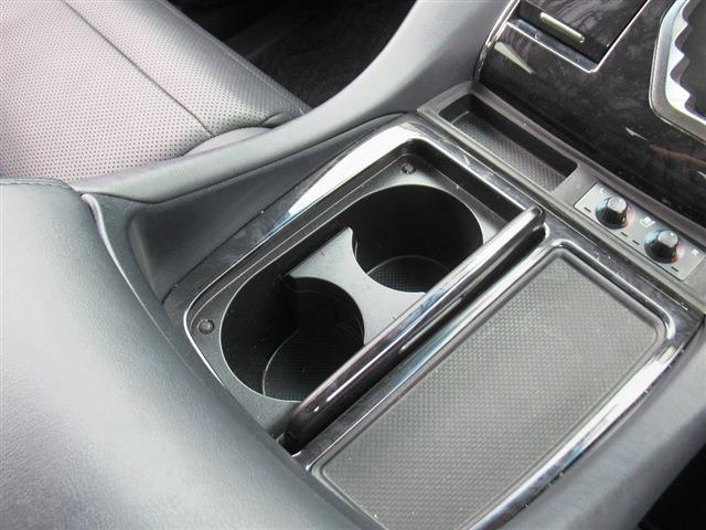 UJ0048567528_39_001.jpg