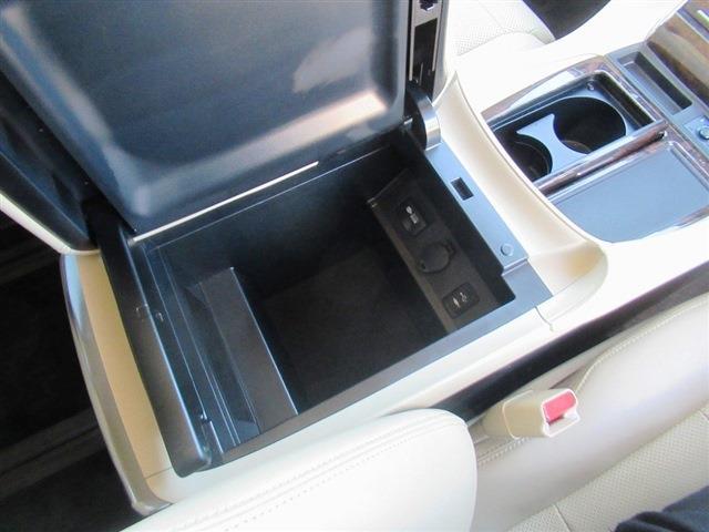 UJ0048092889_59_001.jpg