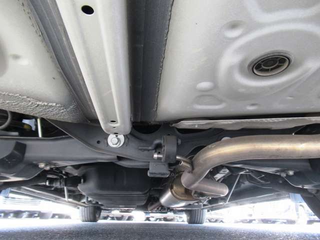 UJ0048421106_75_001.jpg