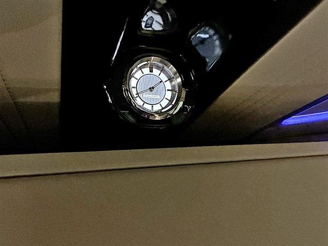 UJ0045702389_16_002.jpg