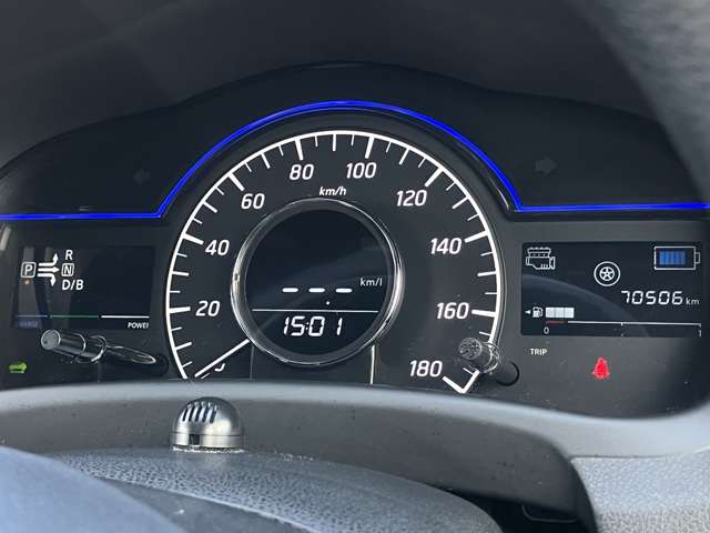 UZ0048531569_33_002.jpg