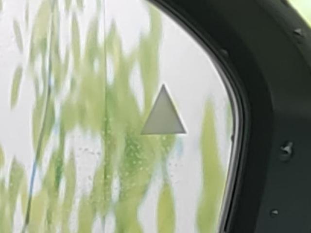 UZ0048134011_57_001.jpg