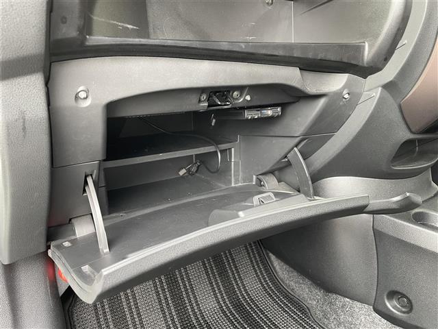 UZ0048566384_45_001.jpg