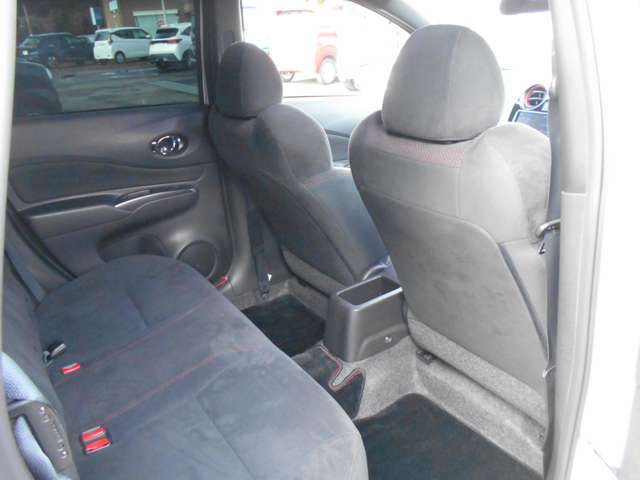 U00047182356_30_002.jpg