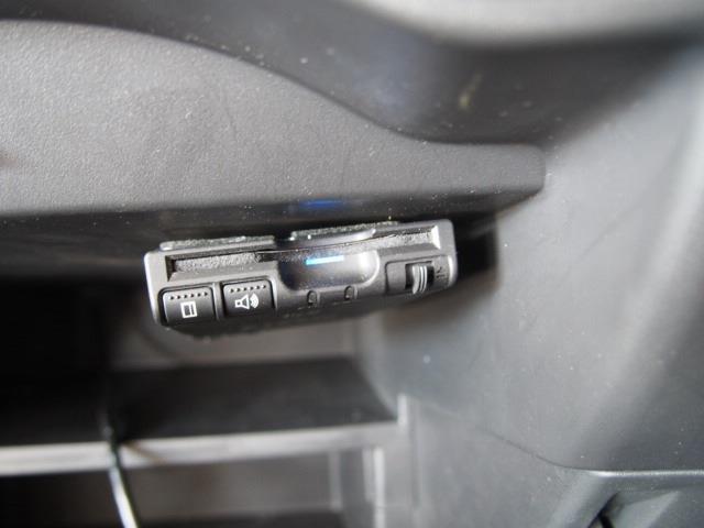 UJ0047699840_18_002.jpg