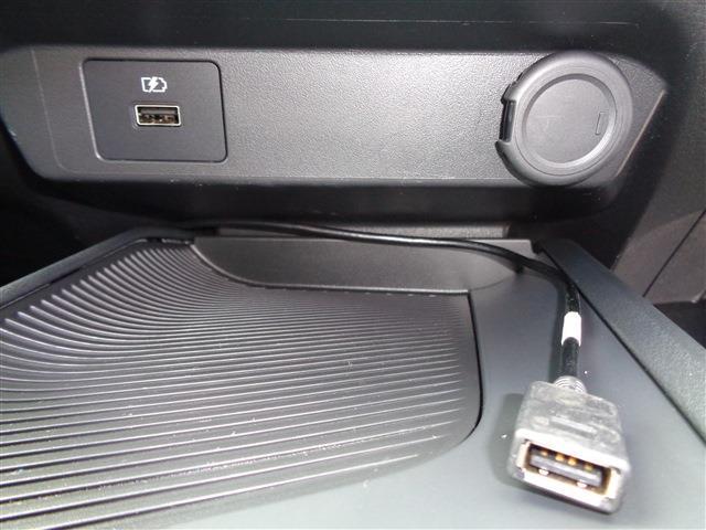 UJ0048565162_19_001.jpg
