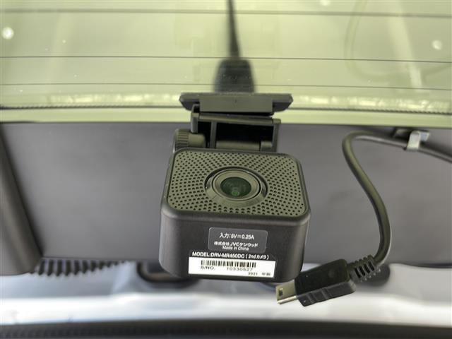 UZ0048395873_33_002.jpg