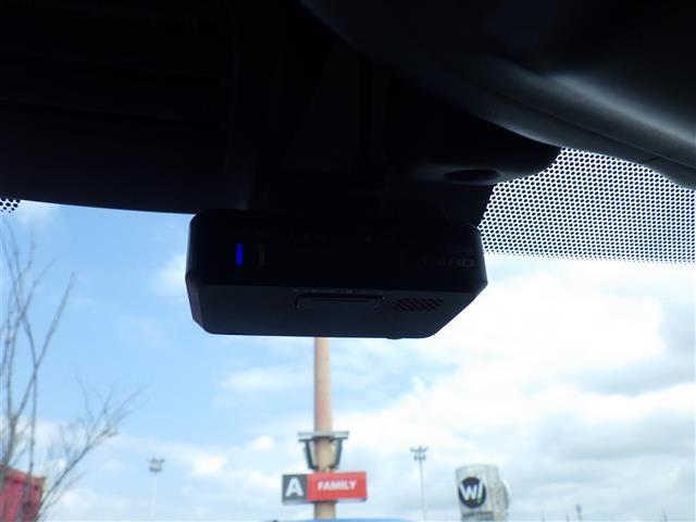 UZ0048635507_11_001.jpg