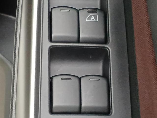 UZ0048479935_37_001.jpg