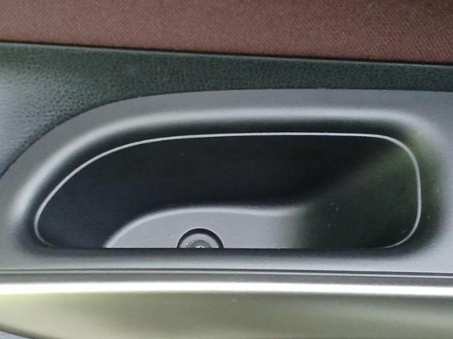 UZ0048479935_53_001.jpg