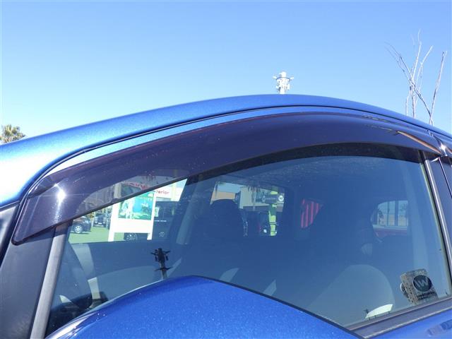 UZ0048382853_39_001.jpg