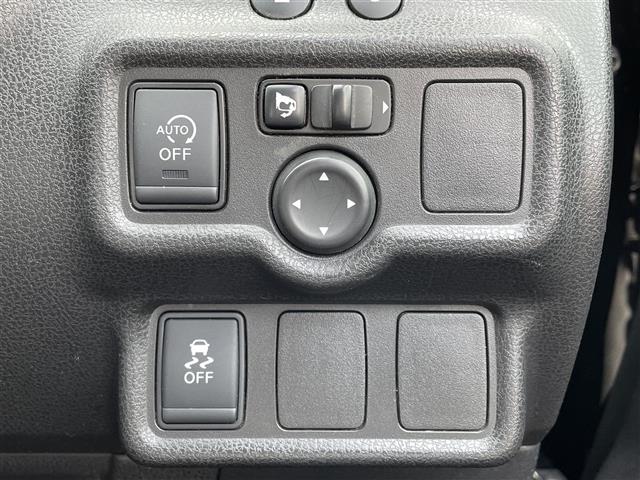 UZ0048436846_12_002.jpg