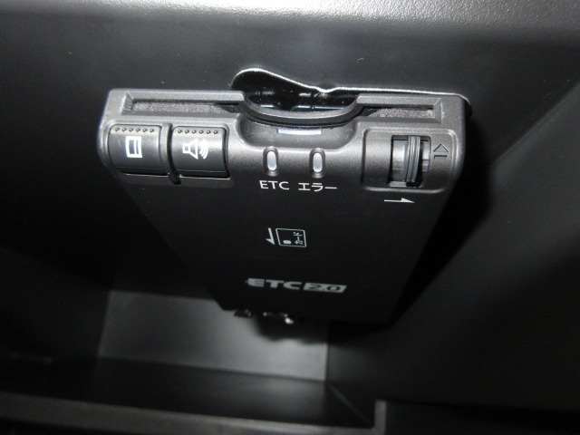 UZ0048252815_11_002.jpg