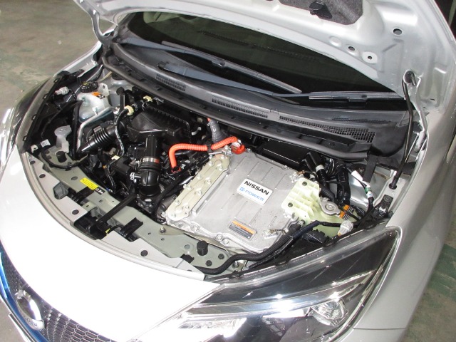UZ0048252815_1_001.jpg
