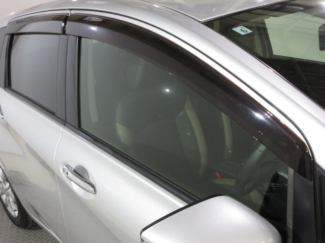 UZ0048252815_8_002.jpg