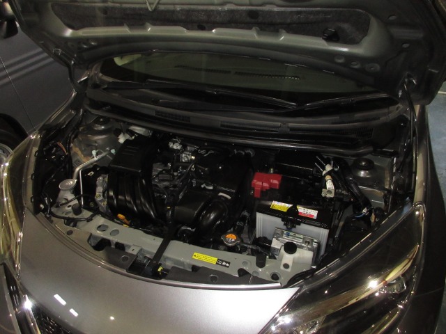 UZ0048288729_2_001.jpg