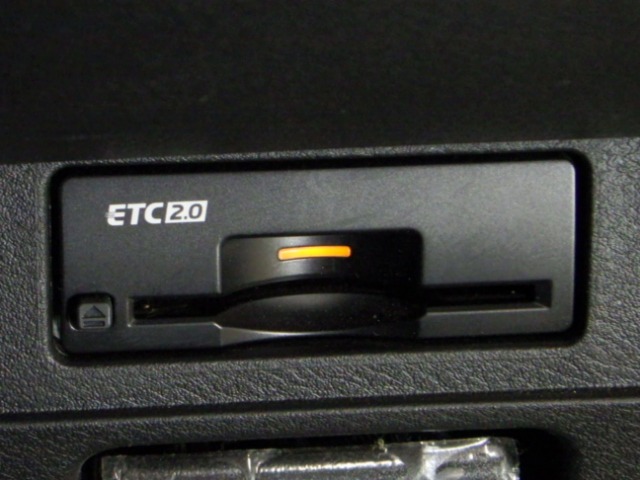UZ0048199604_16_001.jpg