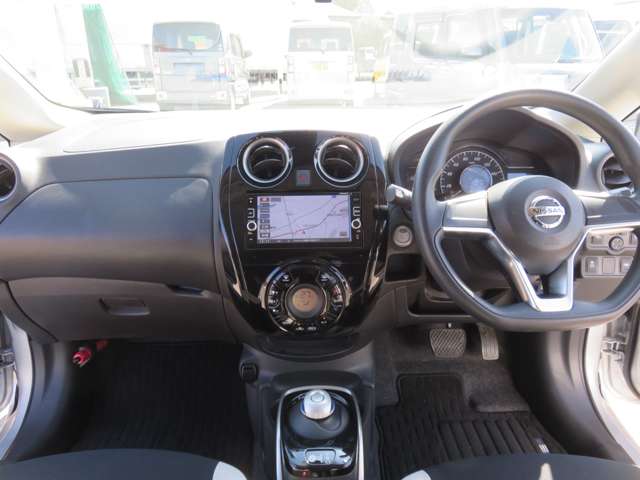 UJ0048359822_33_001.jpg
