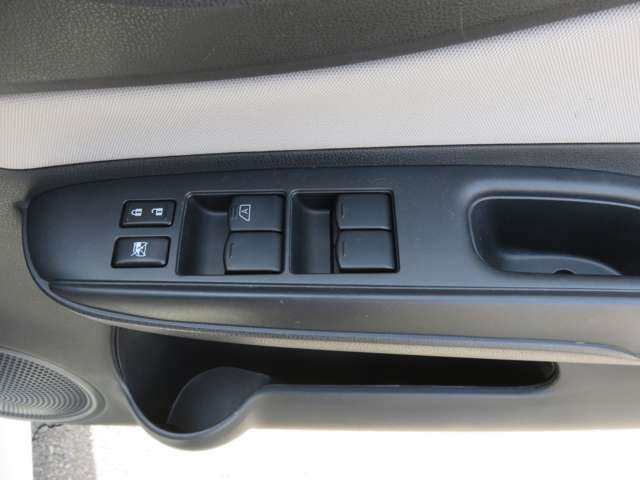UJ0048427130_49_001.jpg