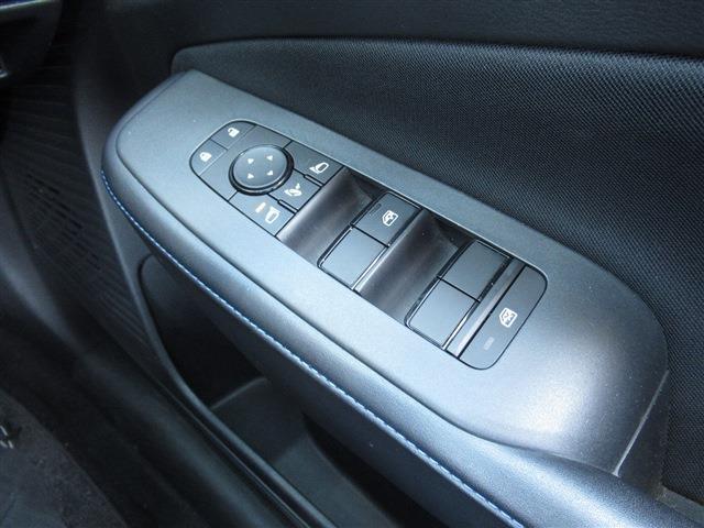 UJ0048260553_57_001.jpg