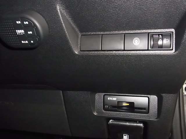 UZ0048647016_3_002.jpg