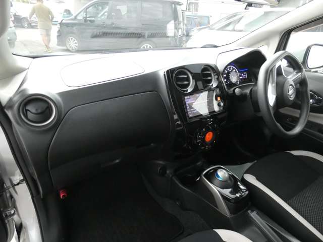 UZ0046563697_47_001.jpg