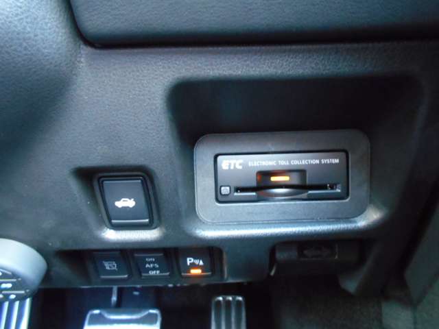 UZ0047812624_35_001.jpg