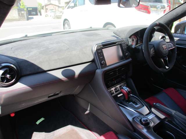UZ0048553351_10_001.jpg
