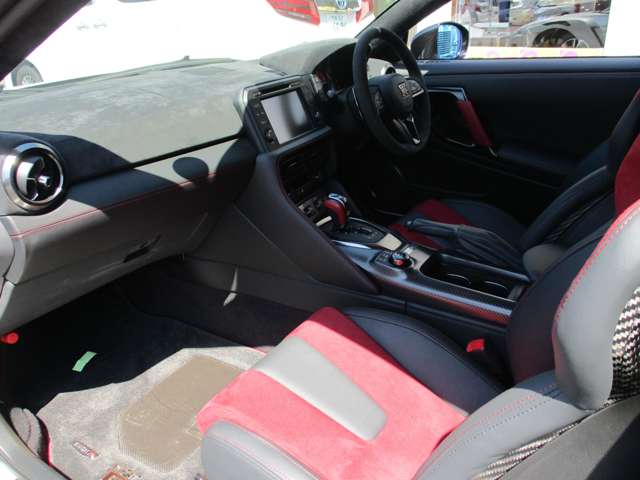 UZ0048553351_50_001.jpg