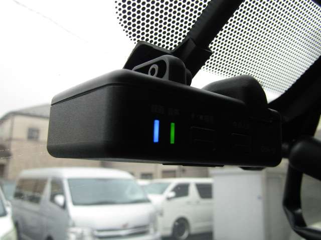 U00048131235_3_004.jpg